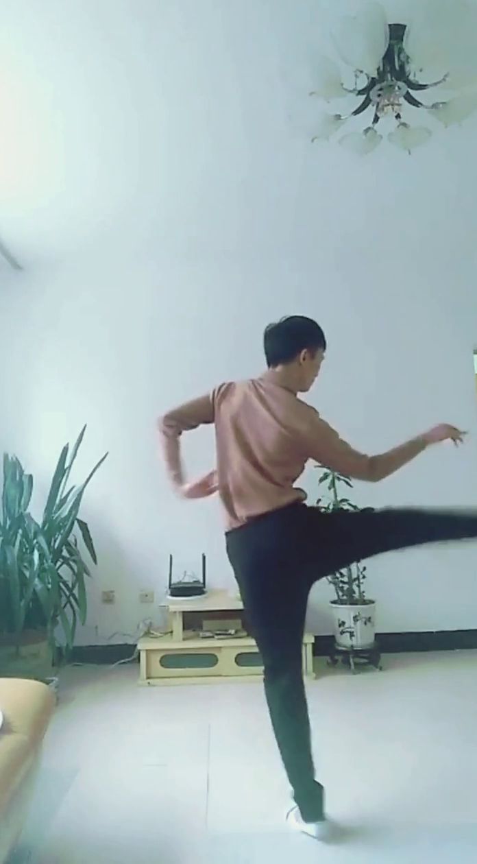 最新舞姿，舞动自信，拥抱变化的力量